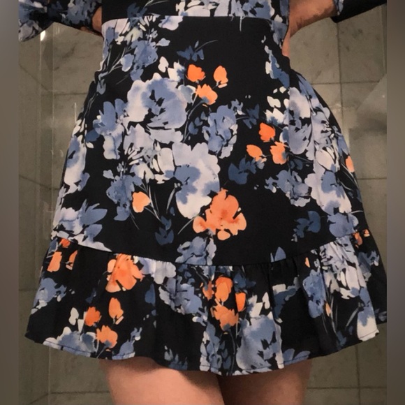 Dynamite dress - Picture 2 of 5